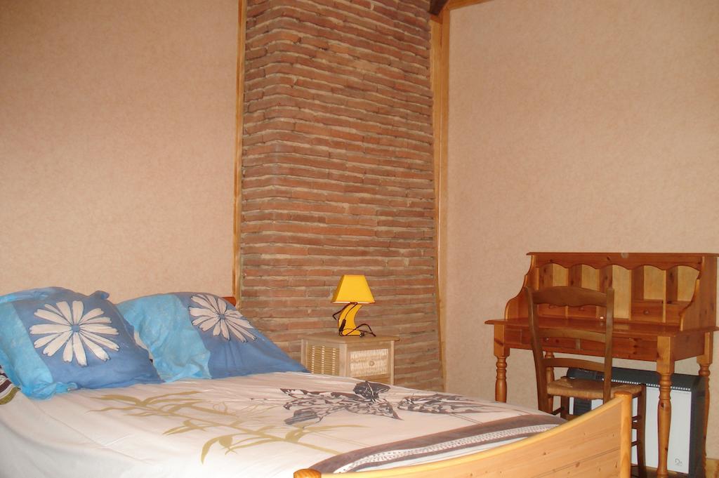 La Croix De Bois Bed & Breakfast Jayat Oda fotoğraf