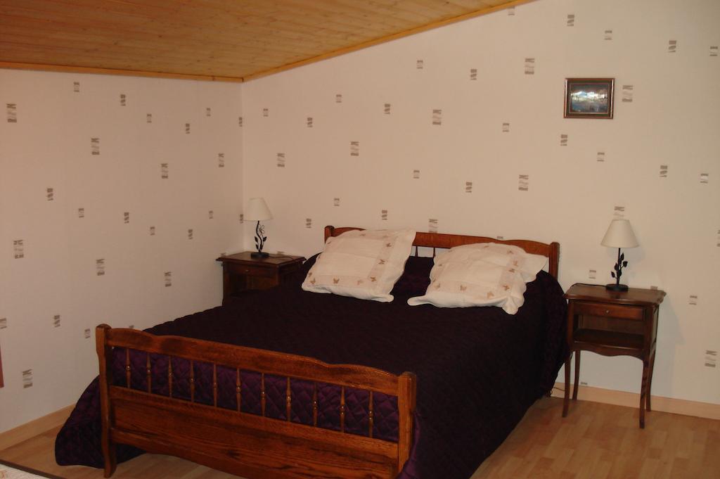 La Croix De Bois Bed & Breakfast Jayat Oda fotoğraf